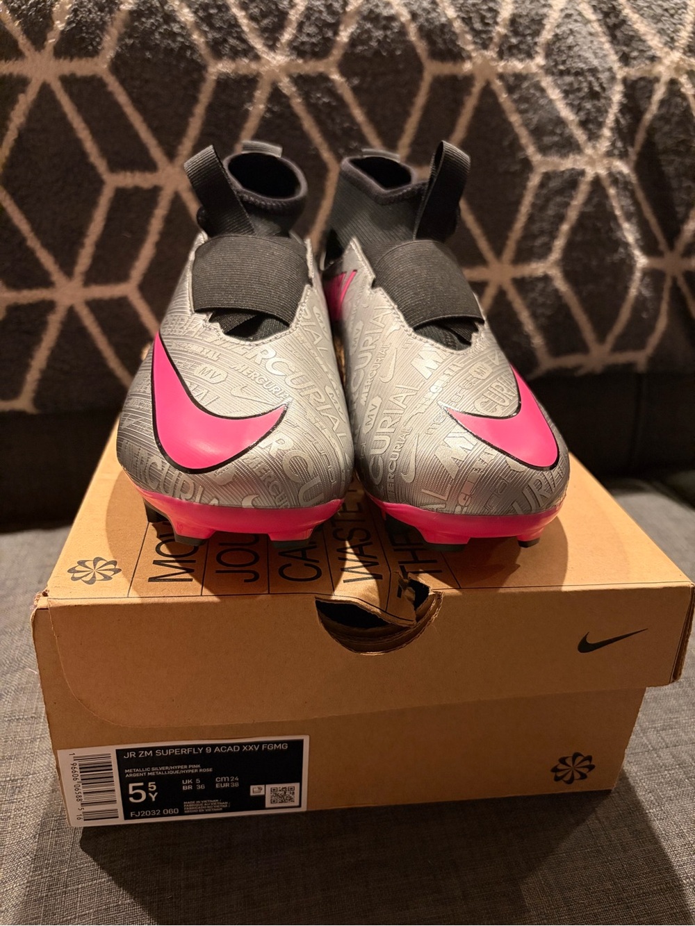 BNWT Nike Jr. Superfly 9 Academy Silver Soccer Cleats